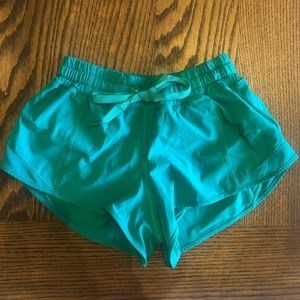 Lululemon Hotty Hot shorts 2.5”